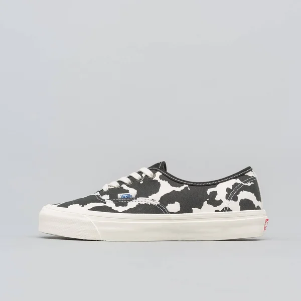 Nike Explore Strada Sneaker, Black, 9.5