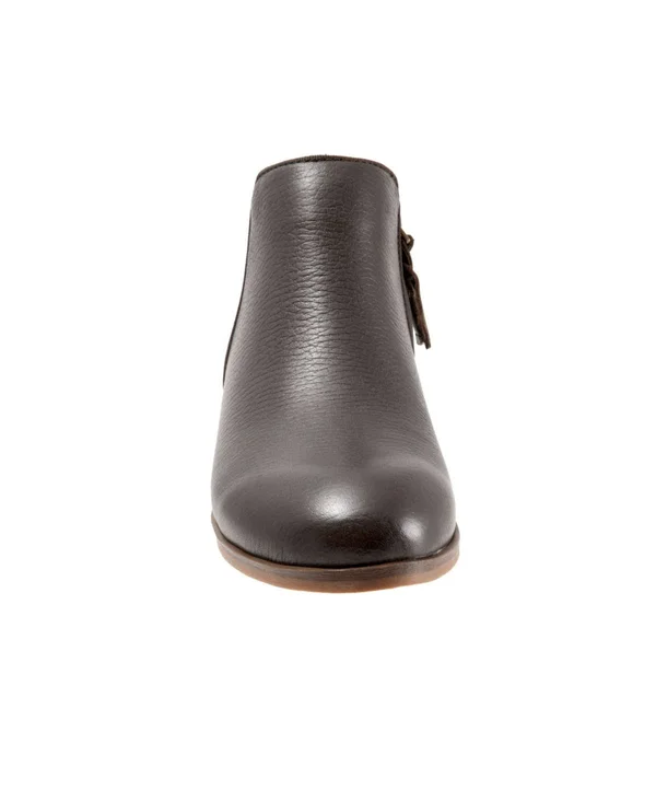 SoftWalk Rocklin (Brandy) Women's Shoes