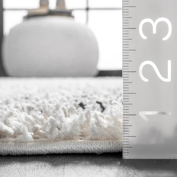 nuLOOM Nieves Moroccan Diamond Tassel Off-White 5 ft. x 8 ft. Oval Rug - Beige