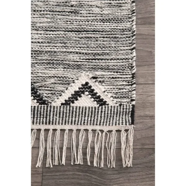 nuLOOM Savannah Tribal Light Gray 2 ft. 8 in. x 10 ft. Runner Rug