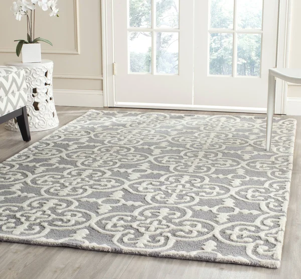 Safavieh Cambridge Silver & Ivory 2&-6x22 x 16& Rug