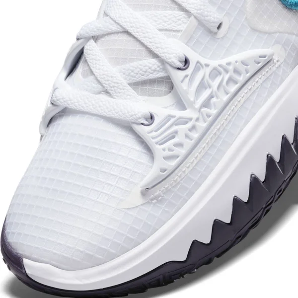 Nike Kyrie Low 4 Basketball Shoes in White, Size: 10, CW3985-100