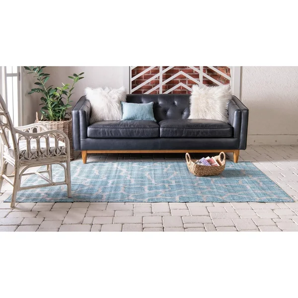 Unique Loom Outdoor Giraffe Aqua Blue 4 ft. x 6 ft. Area Rug