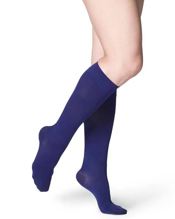Sigvaris 842 Soft Opaque Women's 20-30 mmHg Knee High - Caramel, MS, Closed Toe