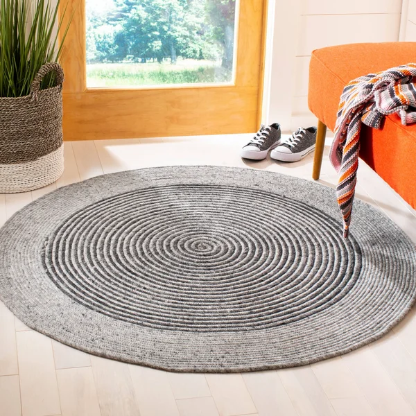 Safavieh Braided Rug Collection BRD904F - Grey - Black - 5& x 5& Round