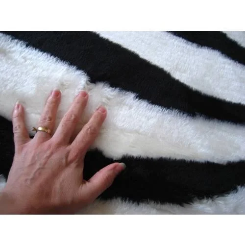 Walk on Me Rugs Black/White Faux Zebra Skin Bold Stripe Rug (4'7 x 6'7)
