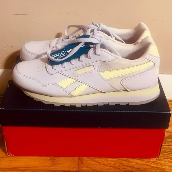 Reebok Women's Classic Harman Run Sneaker - Size: 7, White