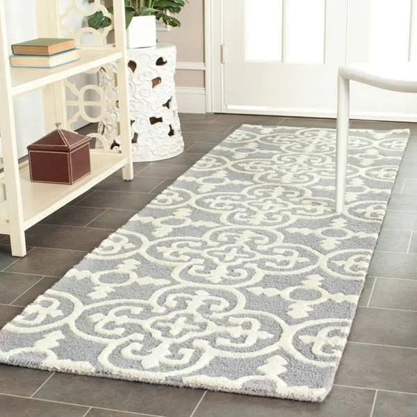 Safavieh Cambridge Silver & Ivory 2&-6x22 x 16& Rug