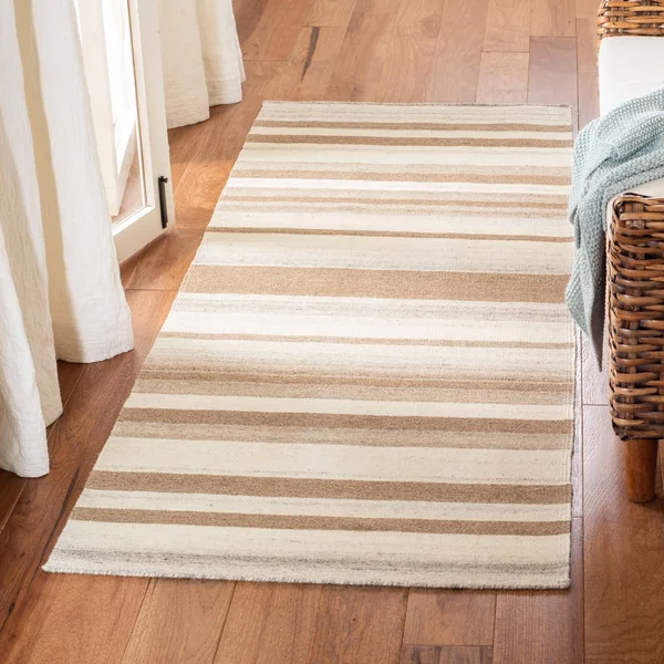 Safavieh 6& x 9& Dhurries DHU631A Natural - Camel Rug
