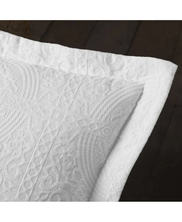 Superior 100% Premium Cotton Oversized Medallion Pattern All-Season Bedspread King Black