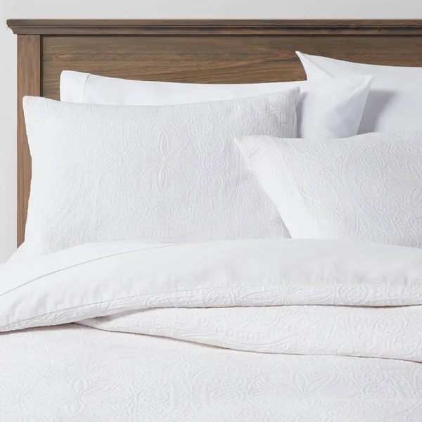White Matelasse Duvet Cover Set (Full/Queen) - Threshold