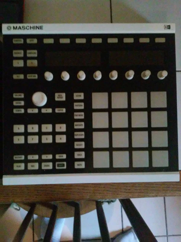 Native Instruments Maschine MK2 Groove Production Studio, Black