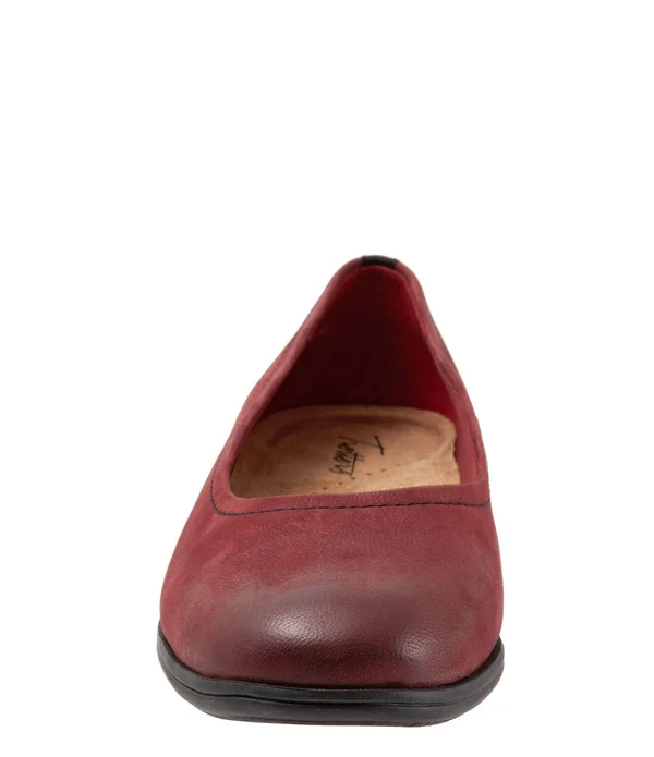 Trotters Women's Darcey Ballet Flat, Size: 10.5, Dark Red Leather