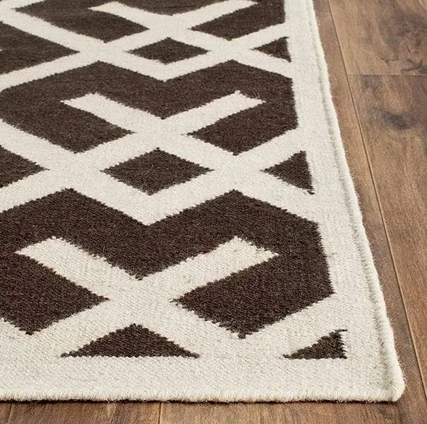 Safavieh DHU552C Dhurries Area Rug, Brown/Ivory: 5-ft x 8-ft