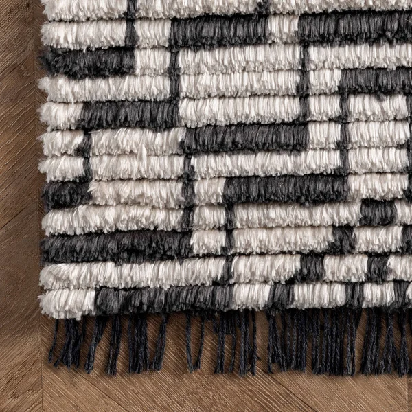 nuLOOM Celia Soft Shag Abstract Aztec Fringe Beige 6 ft. 7 in. x 9 ft. Indoor Area Rug