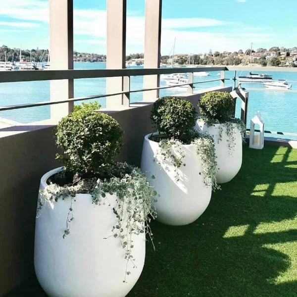 DreamPatio La Mirada 1-Piece Fiberstone Tappered Planter - 15x15x16.5 - Silver