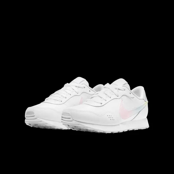 Nike MD Valiant Big Kids& Shoes (White)