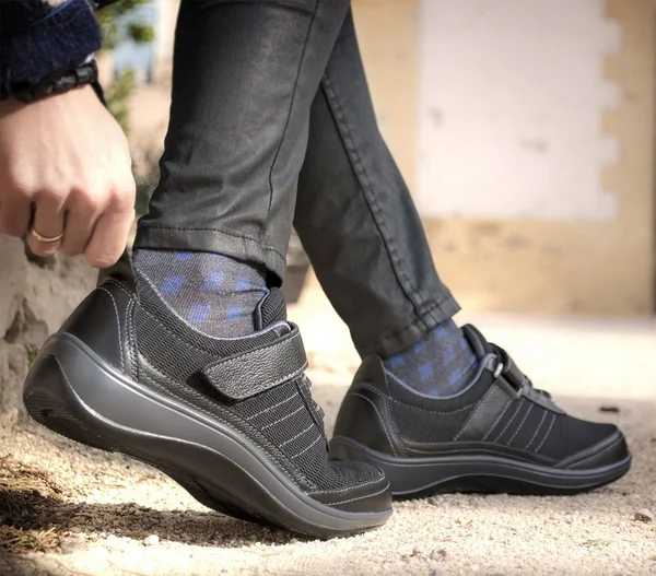Women's OrthoFeet Breeze Sneaker Black Synthetic 6.5 XW