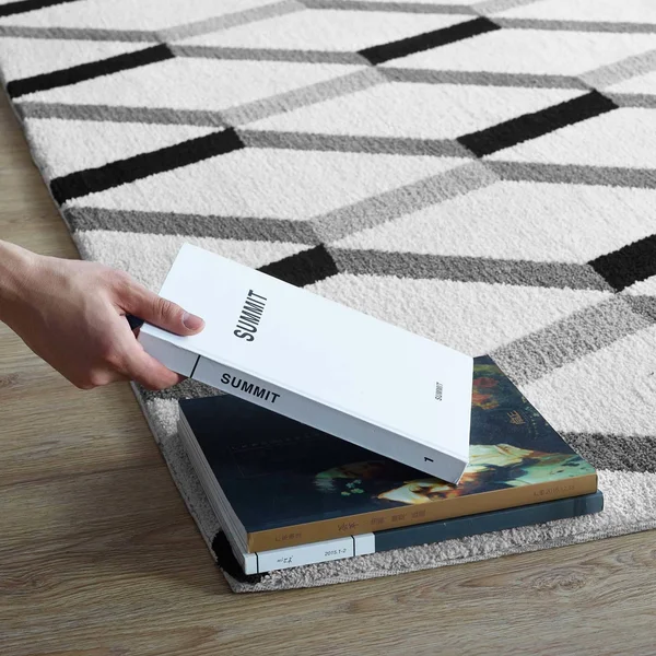 Modway Sigrun Geometric Chevron 8x10 Area Rug - Black and White