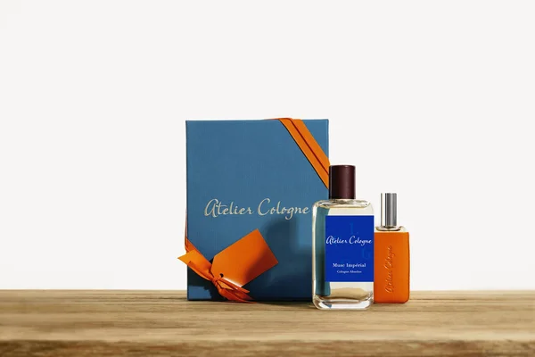 Musc Imperial Pure Perfume Spray (Unisex) by Atelier Cologne 3.3 oz