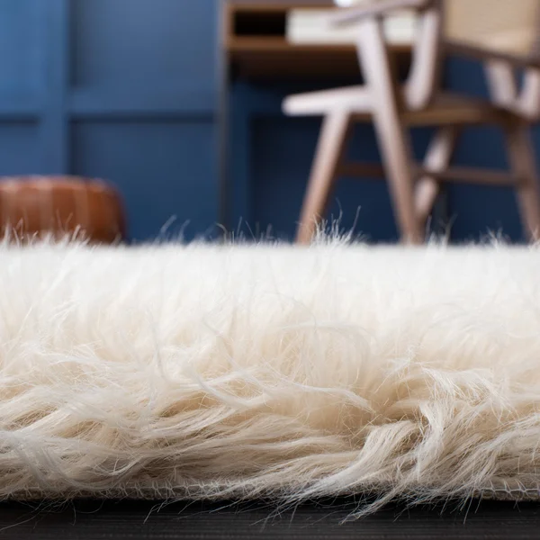Safavieh Faux Sheep Skin Ivory 2&-6x22 x 10& Rug