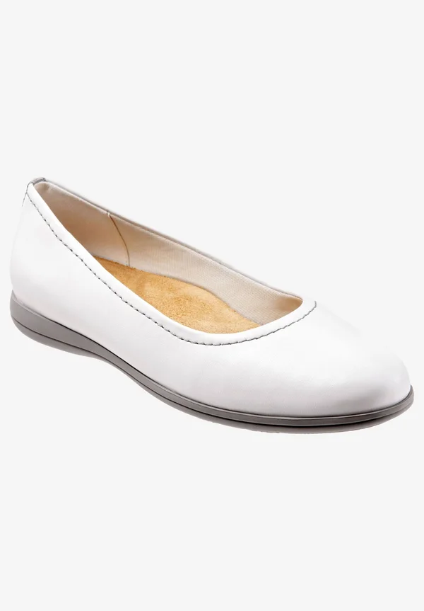 Women's Trotters Darcey Flat - White - Size 11