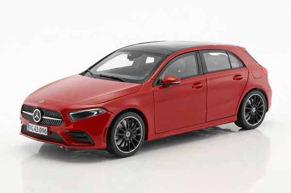 Norev - Mercedes-Benz A Klasse - 2018 - 1/18, Red