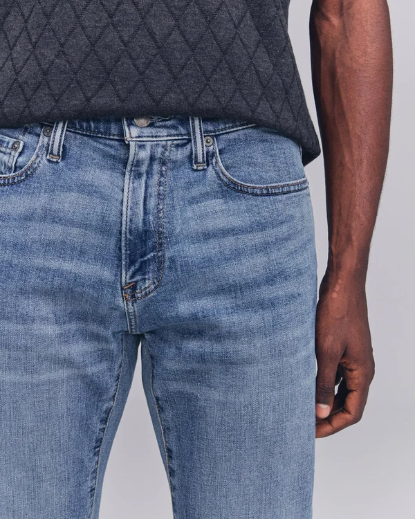 Men's Straight Jeans in Light Medium Wash - Size 32 x 34, Abercrombie & Fitch