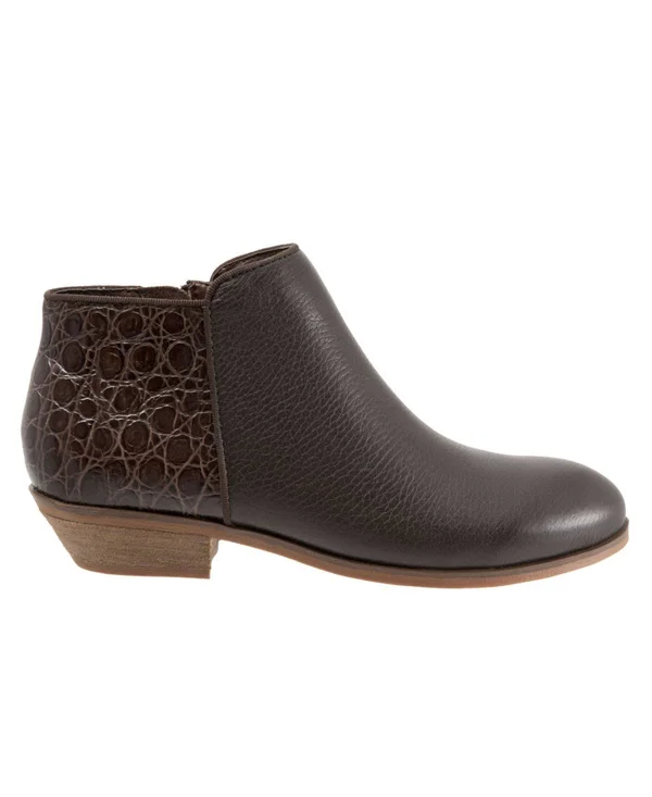 SoftWalk Rocklin (Brandy) Women's Shoes