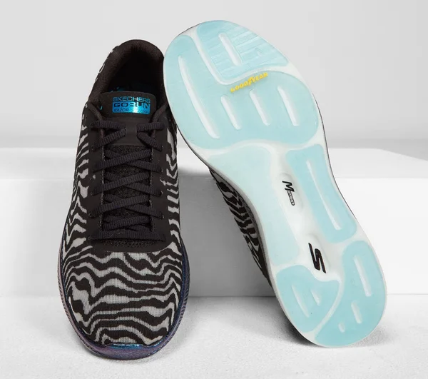 Skechers Women's GOrun Razor 3 Cloak Hyper Running Shoes, Black/Blue, 8.5