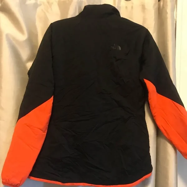 The North Face Women's Ventrix Jacket TNF Black, Fire Brick Red L