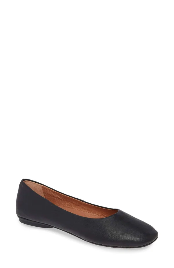 Gentle Souls by Kenneth Cole Women's Eugene Travel Ballet Flat, Size: 9, Black