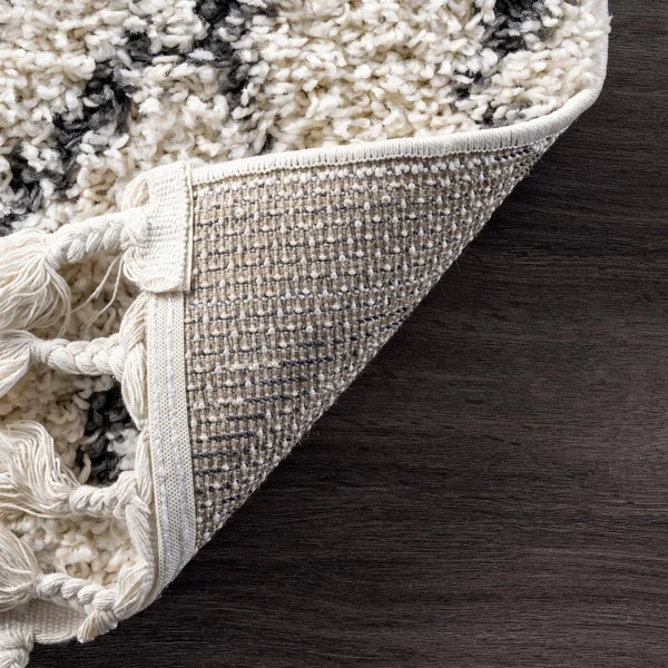 nuLOOM Nieves Moroccan Diamond Tassel Off-White 5 ft. x 8 ft. Oval Rug - Beige