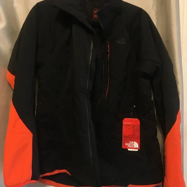 The North Face Women's Ventrix Jacket TNF Black, Fire Brick Red L