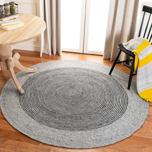 Safavieh Braided Rug Collection BRD904F - Grey - Black - 5& x 5& Round