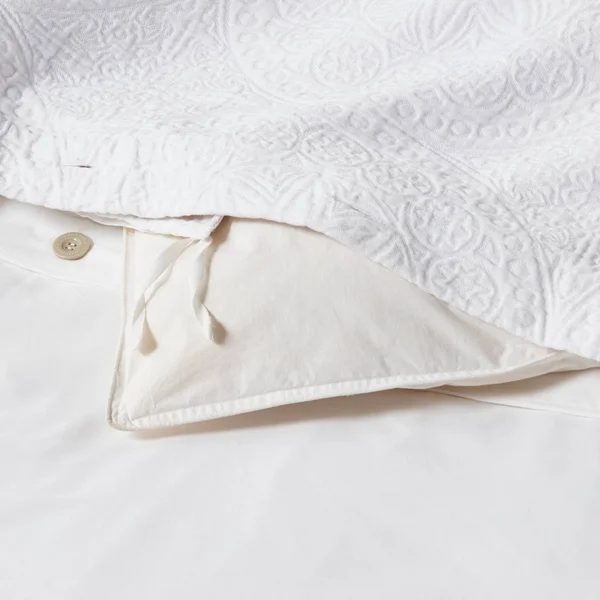 White Matelasse Duvet Cover Set (Full/Queen) - Threshold