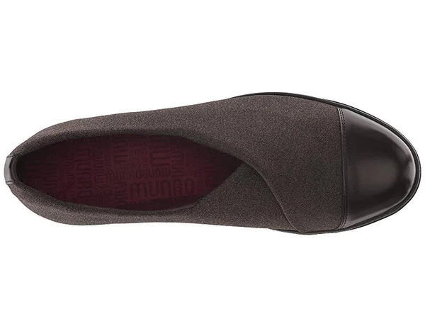 Munro Women's Plum, Brown Stretch Fabric Size: 7 N