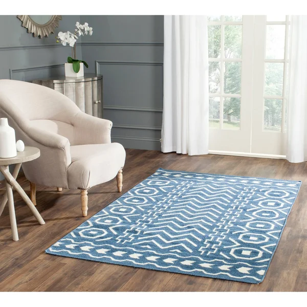 Safavieh 2&-6x22 x 6& Dhurries DHU572A Dark Blue - Ivory Rug